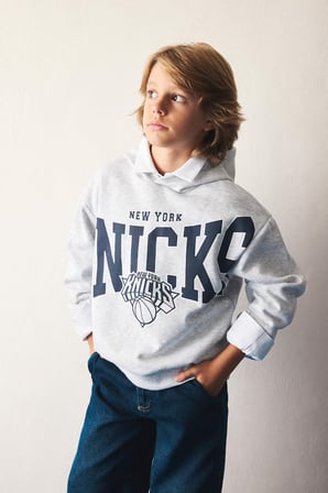 DeFacto NBA New York Knıcks Kapüşonlu İçi Yumuşak Tüylü Sweatshirt Erkek Çocuk I2237A826WNGR400