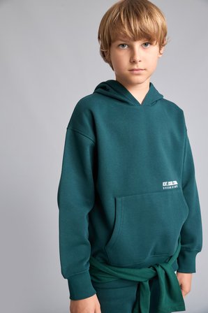 DeFacto Regular Fit Kapüşonlu Baskılı Kanguru Cepli Kalın Kumaş Sweatshirt Erkek Çocuk H9682A826WNGN1040