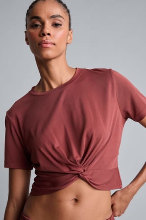 DeFacto Cropped Fıt Bisiklet Yaka Sporcu Modal Kısa Kollu Bordo Tişört H1200AX26HSBR160
