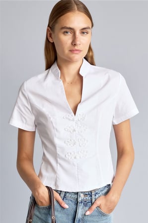 DeFacto Fitted Hakim Yaka Çiçek Aplikeli Kısa Kollu Poplin Bluz I7460AX26HSWT34