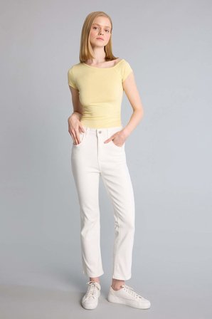 DeFacto Crop Flare Fıt Yüksek Bel Paça Ucu Kesik Bilek Boy Jean Pantolon H5368AX26SMWT1