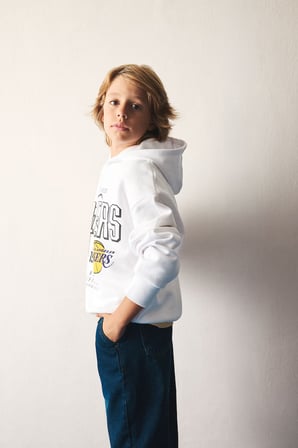 DeFacto NBA Los Angeles Lakers Baskılı Düşük Omuz Regular Fit Kapüşonlu Sweatshirt Erkek Çocuk F4085A826WNWT34