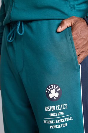DeFacto NBA Boston Celtics Yan Şeritli Standart Fit Dalgıç Kumaş Jogger H7761AX26AUGN1020