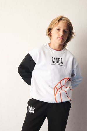 DeFacto NBA Bisiklet Yaka İçi Yumuşak Tüylü Kalın Kumaş Sweatshirt Erkek Çocuk I2196A826WNWT34