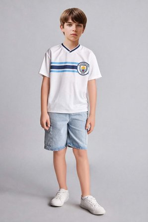 DeFacto Manchester City New Regular Fıt V Yaka Tül Kısa Kollu Tişört Erkek Çocuk H7871A826HSWT34