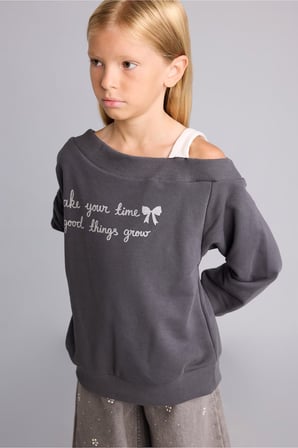 Regular Fıt Omzu Açık Slogan Baskılı Sweatshirt Kumaşı Sweatshirt Kız Çocuk