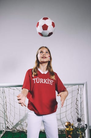 DeFacto Dünya Kupası V Yaka Kısa Kollu Türkiye Baskılı Kırmızı Tişört Kız Çocuk I1120A826SMRD62
