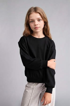 DeFacto Pamuklu Relax Fıt Bisiklet Yaka Uzun Kollu Sweatshirt Kız Çocuk E6842A826AUBK81