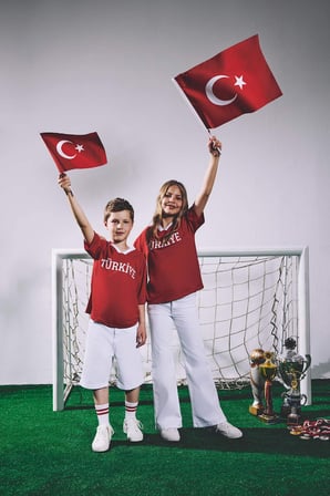 DeFacto Dünya Kupası V Yaka Kısa Kollu Türkiye Baskılı Kırmızı Tişört Kız Çocuk I1120A826SMRD62