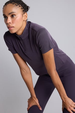 Standart Fit Yarım Fermuarlı Dik Yaka Sporcu Kısa Kollu Basic Tişört