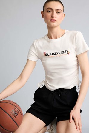 DeFacto %100 Pamuk NBA Brooklyn Nets Slım Fıt Bisiklet Yaka Sporcu Ribana Kısa Kollu Tişört G9458AX26SMER105