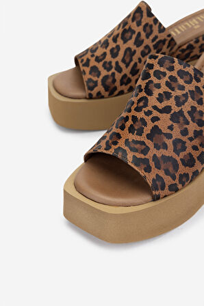 Valmenti Kadın Hakiki Deri Topuklu Terlik 838 15002 BN TRLK Y25 TABA LEOPAR