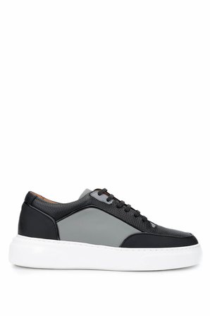 Tamer Tanca Erkek Hakiki Deri Siyah Sneakers & Spor Ayakkabı 1092 202501 ERK AYK Y25 SYH MT/FLTR/GRI