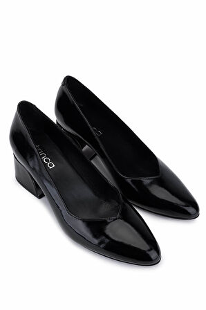 Tamer Tanca Kadın Hakiki Deri Siyah Klasik Ayakkabı 1120 928 BN AYK SK25-26 SIYAH KIRISIK RUGAN