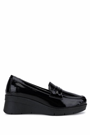 Tamer Tanca Kadın Hakiki Deri Siyah Rugan Comfort Ayakkabı 488 1042 BN AYK SK25-26 SIYAH KRSK RGN