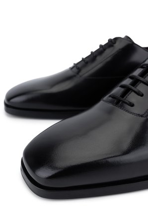 Valentino Erkek Hakiki Deri Siyah Klasik Ayakkabı 667 21218 ERK AYK SK25-26 NERO