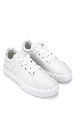 Mario Valentino Kadın Hakiki Deri Beyaz Sneakers & Spor Ayakkabı 1040 91V1315 BN AYK SK25-26 BIANCO