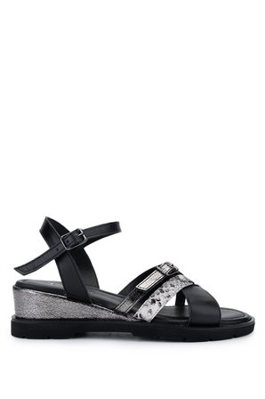 Tamer Tanca Kadın Hakiki Deri Siyah Topuklu Sandalet 824 M589 BN SNDLT Y26 SYH/ANT/YLN