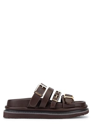 Janet&Janet Kadın Suni Deri Kahverengi Düz Terlik 1215 J693 BN TRLK Y26 DARK BROWN