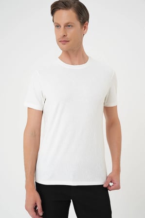 Ts 899 Comfort Fit Bisiklet Yaka Kabartma Desenli Casuel Ekru Tişört