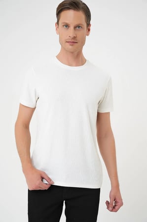 Ts 899 Comfort Fit Bisiklet Yaka Kabartma Desenli Casuel Ekru Tişört