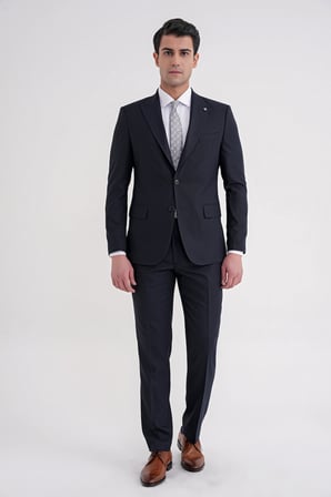 Slim Fit Çift Yırtmaç Sivri Yaka Esnek Lacivert Klasik Takım Elbise TK 939