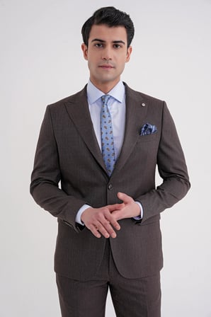 Slim Fit Çift Yırtmaç Sivri Yaka Esnek Kahverengi  Klasik Takım Elbise TK 939