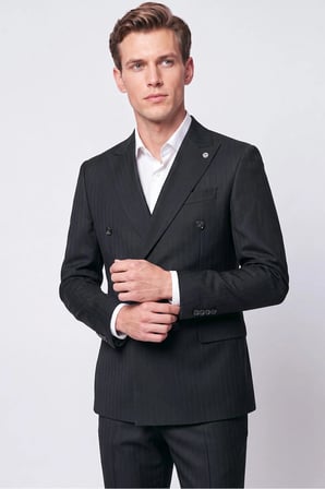 Slim Fit Çift Yırtmaç Esnek Silik Çizgili Siyah Kruvaze Takım Elbise TK 946