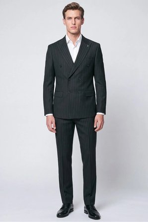Slim Fit %96 Yünlü Çift Yırtmaç Çizgili Siyah Kruvaze Takım Elbise TK 954