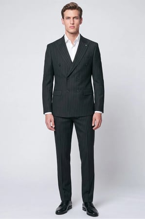 Slim Fit %96 Yünlü Çift Yırtmaç Çizgili Siyah Kruvaze Takım Elbise TK 954