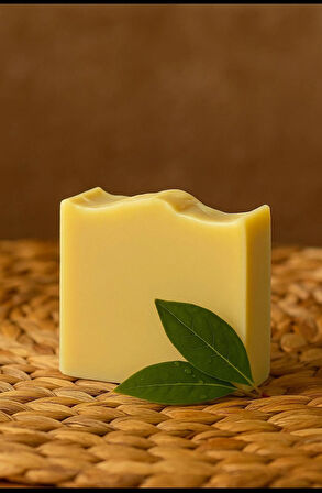 Doğal Defne Sabunu – Cilt Bakımı & Saç Dökülmesine Karşı Bitkisel Çözüm