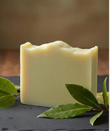 Doğal Defne Sabunu – Cilt Bakımı & Saç Dökülmesine Karşı Bitkisel Çözüm