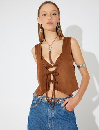 Koton X Zeynep Bastık -  Suni Süet Bağcıklı Slim Fit Crop Yelek
