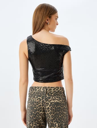 Koton X İnji - Pullu Payetli Kayık Yaka Crop Kolsuz Slim Fit Bluz