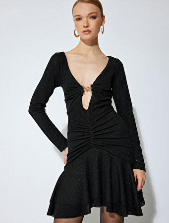 Derin V Yaka Metal Aksesuarlı Simli Mini Elbise