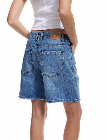 Pamuklu Relax Fit Düğmeli Cepli Denim Şort