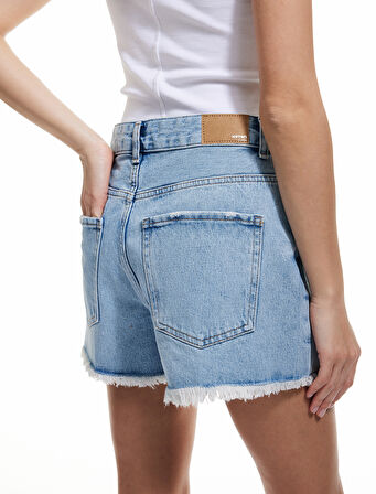 Taşlı Yıpratılmış Düğmeli Cepli Mini Denim Şort