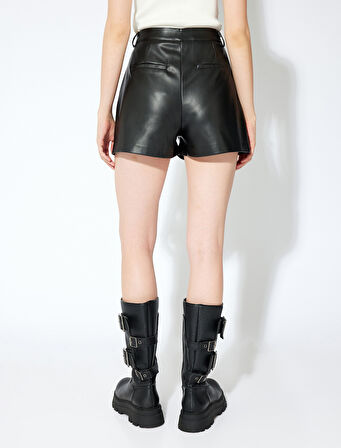 Koton X Sibil Çetinkaya - Rahat Kalıp Pile Detaylı Cepli Suni Deri Mini Şort