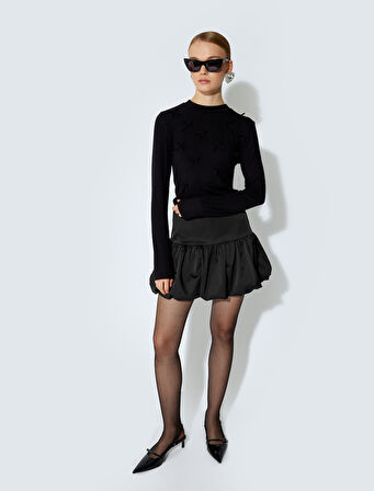 Koton X Sibil Çetinkaya - Fiyonk Aplike Detaylı Viskon Slim Fit Bisiklet Yaka Uzun Kollu Tişört