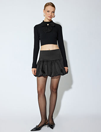 Slim Fit Hafif Dik Yaka Fiyonk Aplike Detaylı Crop Triko Kazak