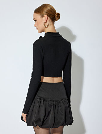 Slim Fit Hafif Dik Yaka Fiyonk Aplike Detaylı Crop Triko Kazak