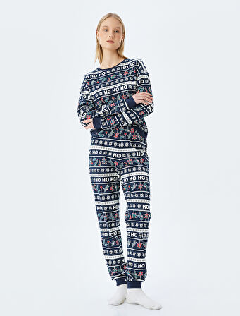 Yılbaşı Temalı Baskılı Pijama Takımı