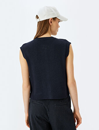 Düğmeli Cep Detaylı Bisiklet Yaka Kolsuz Triko Yelek