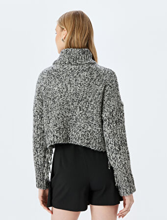 Triko Püskül Detaylı Uzun Kollu Kırçıllı Balıkçı Yaka Kazak