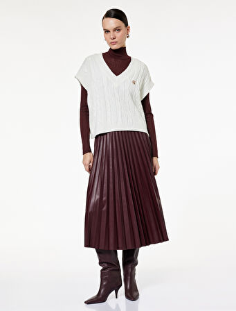 Ayıcık Nakış Detaylı Kolsuz V Yaka Saç Örgü Süveter