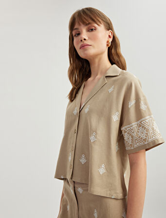 Viskon Etnik Desenli İşlemeli Kısa Kollu Oversize Crop Gömlek