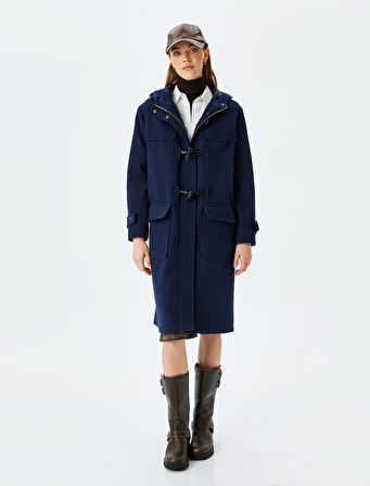 Kapüşonlu Fermuarlı Fildişi Düğmeli Cep Detaylı Uzun Kaban