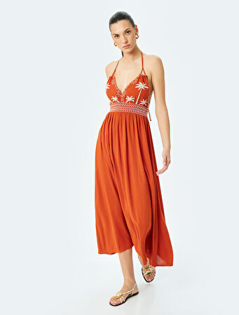 Nakış Detaylı Boyundan Bağlamalı Uzun Plaj Elbisesi