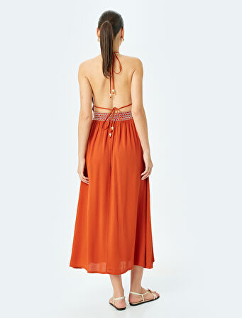 Nakış Detaylı Boyundan Bağlamalı Uzun Plaj Elbisesi