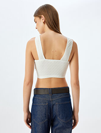 Kolsuz Crop Üst Dokulu Slim Fit Yuvarlak Yaka Sırt Detaylı